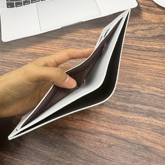 Novelty 100 Dollar Bill Wallet NWT - Picture 4 of 5